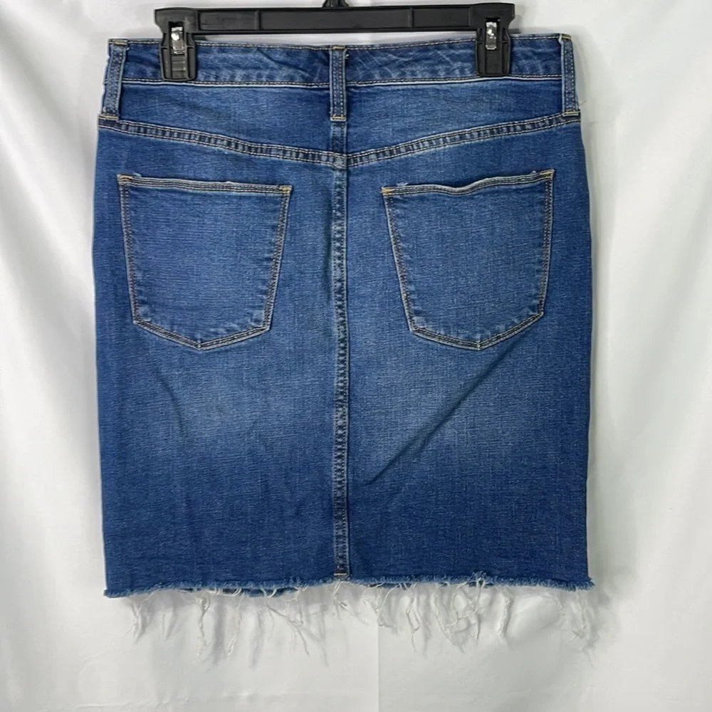 Universal thread denim skirt